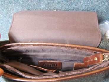 Preview: Ledertasche mit dunklem Überwurf